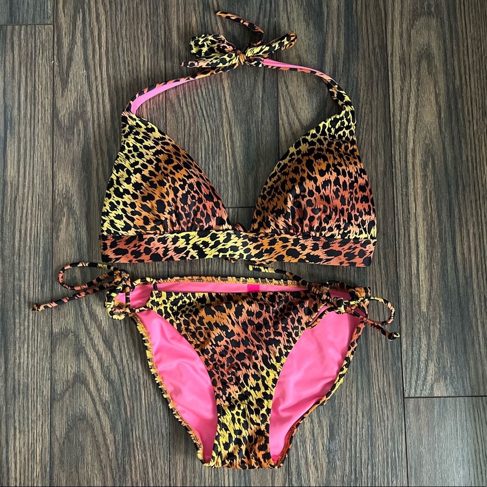 Like New Victorias Secret Leopard Bikini Swimsuit Small Top Extra Small Bottoms